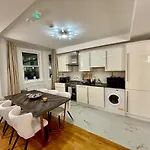 Elegant Apartment Central London
