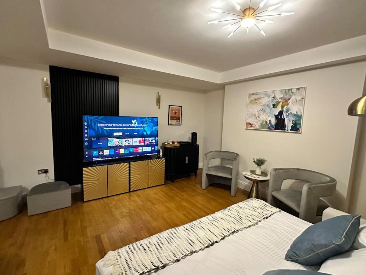 Elegant Apartment *